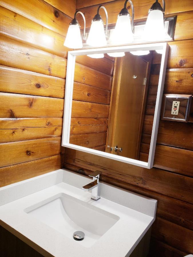 Rocky Inn Valemount Kültér fotó