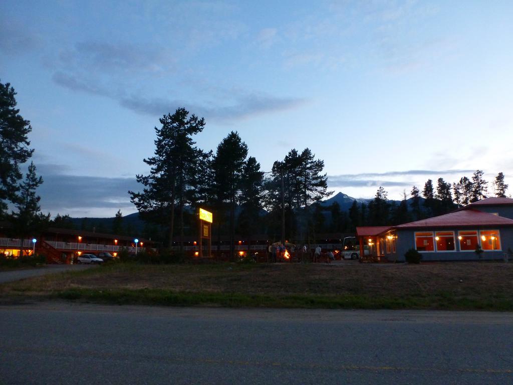 Rocky Inn Valemount Kültér fotó